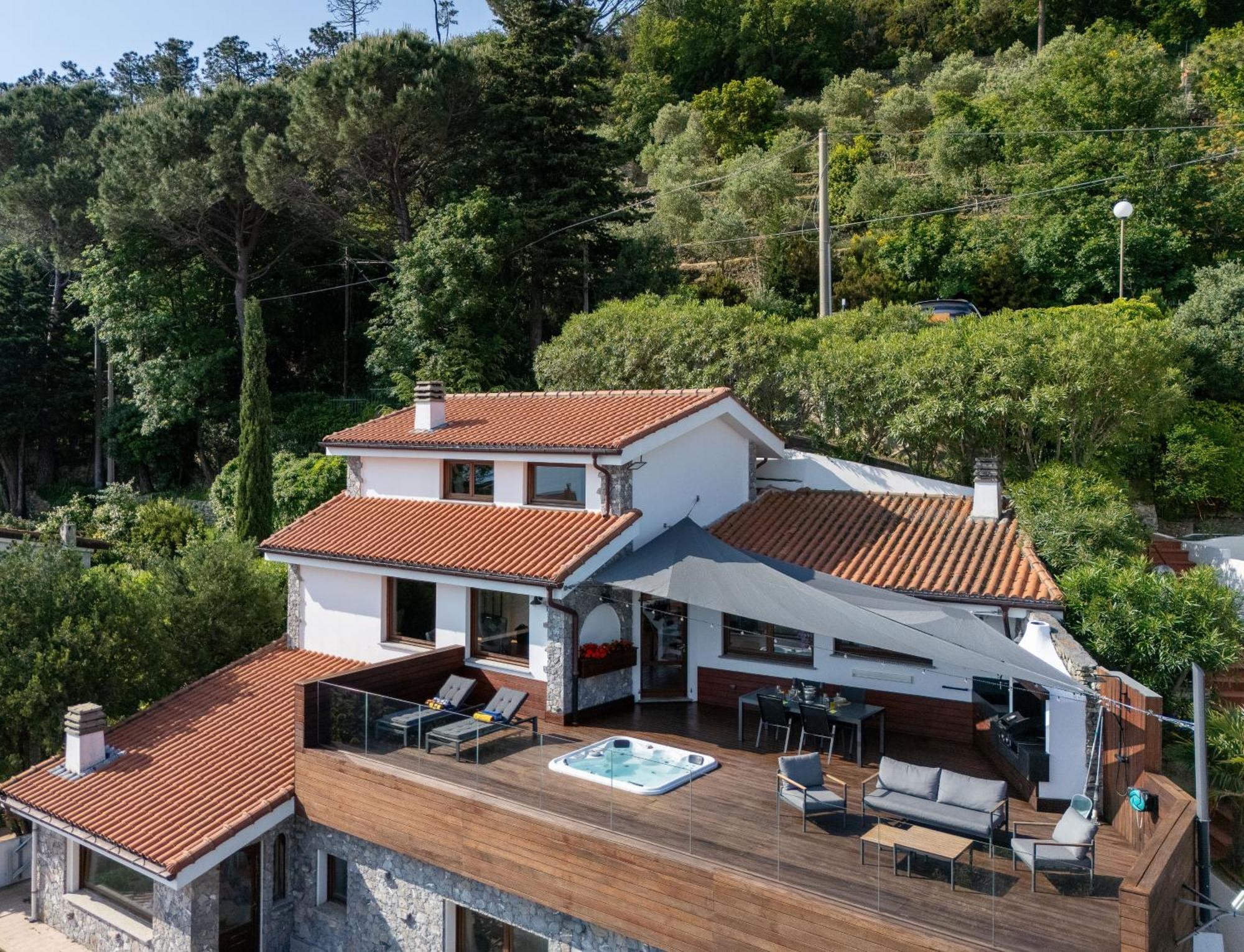 Spettacolare Vista Isola Terrazza E Idromassaggio Villa Noli Luaran gambar