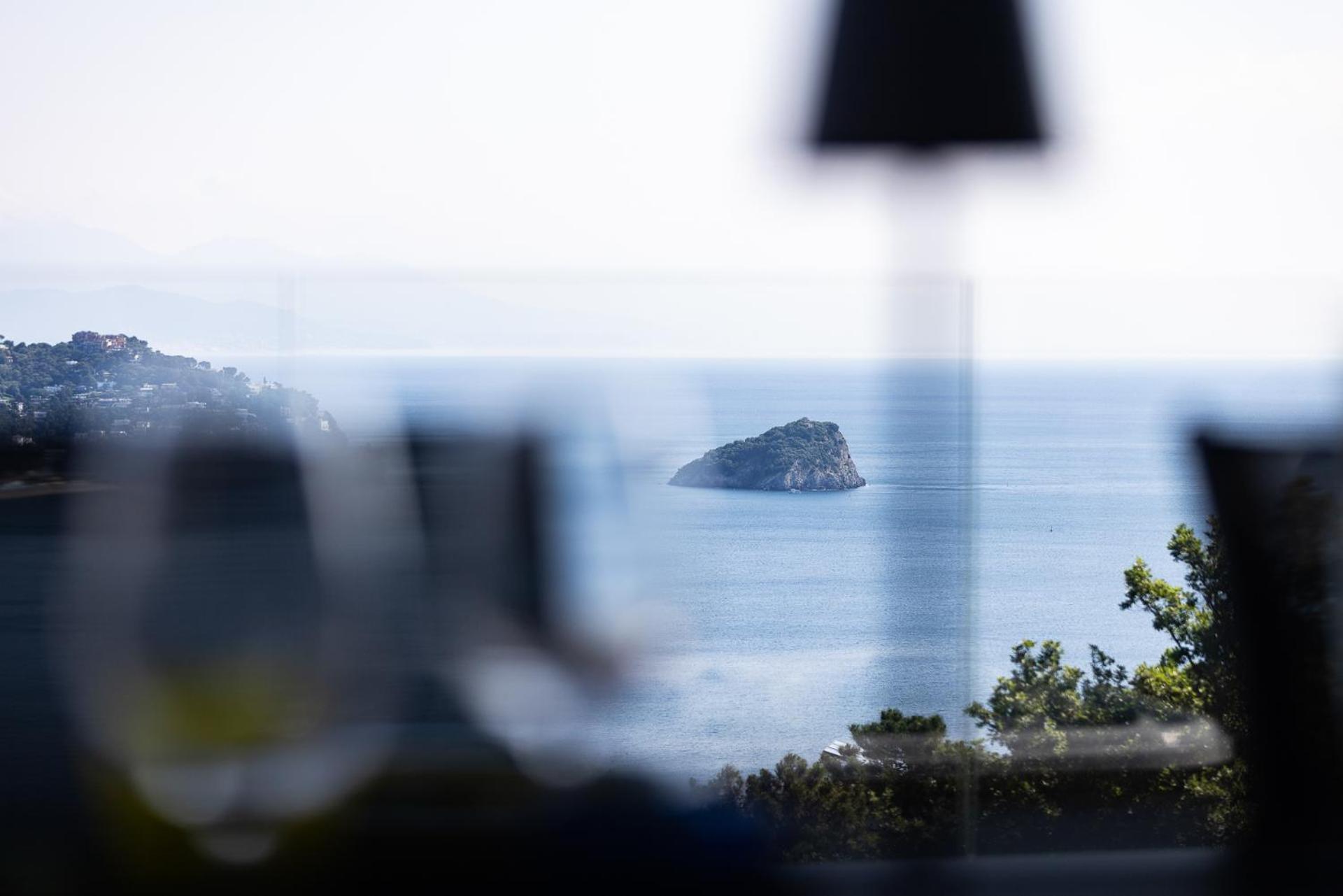 Spettacolare Vista Isola Terrazza E Idromassaggio Villa Noli Luaran gambar